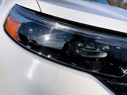 Used 2024 Ford Explorer XLT w/ Equipment Group 202A image 29