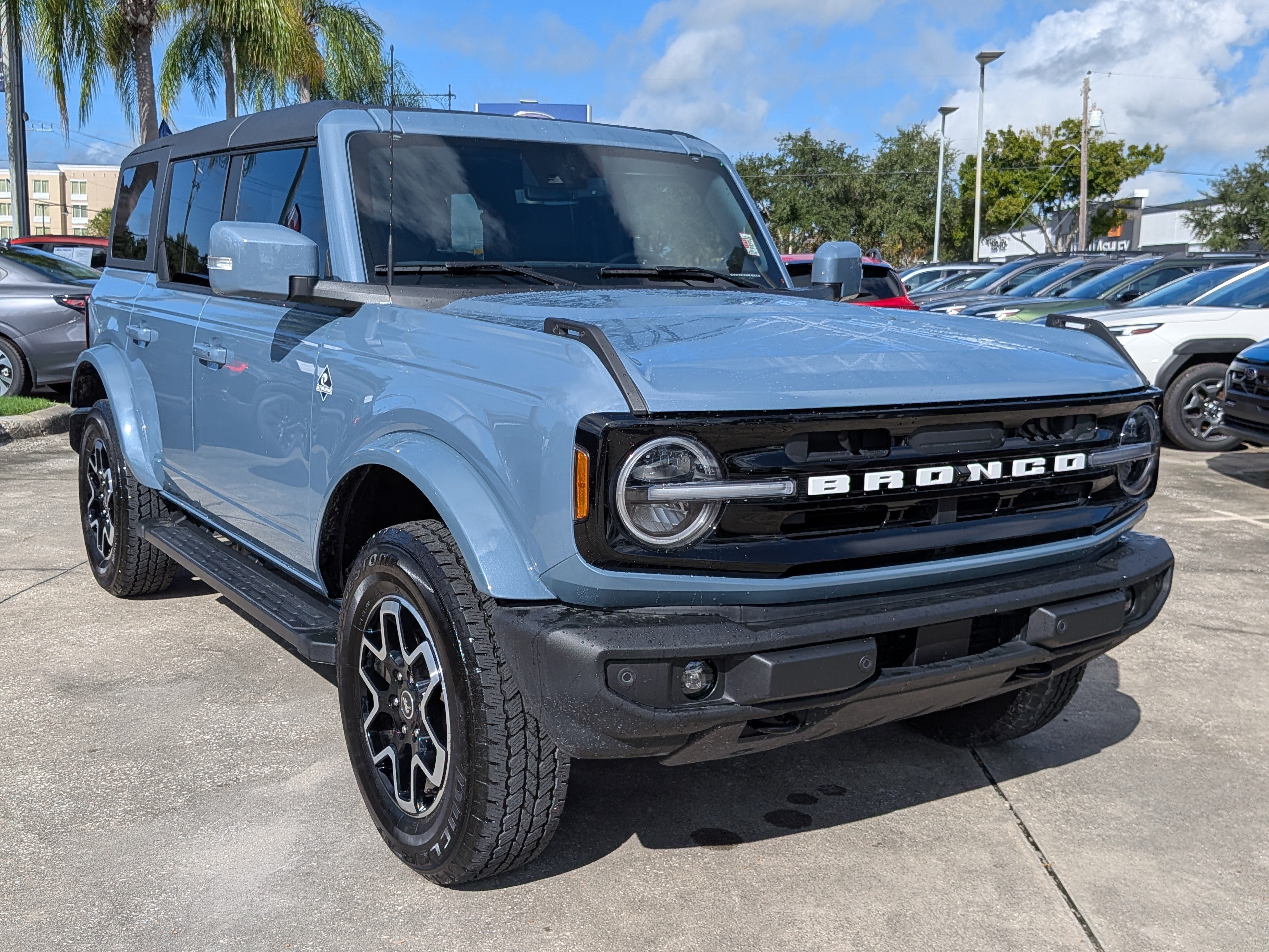 Used 2024 Ford Bronco Outer Banks AWD/4WD image 2