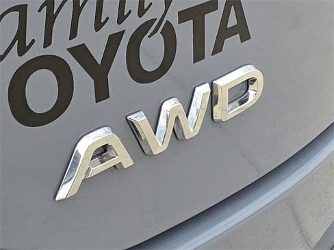 Used 2025 Honda Pilot Touring image 9