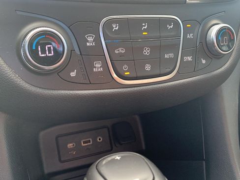 Used 2019 Chevrolet Equinox LT AWD/4WD image 12