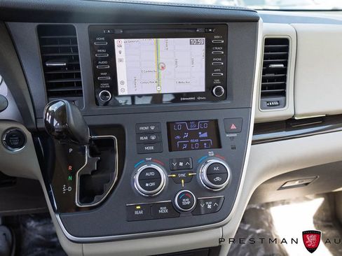 Used 2020 Toyota Sienna XLE Premium FWD image 31