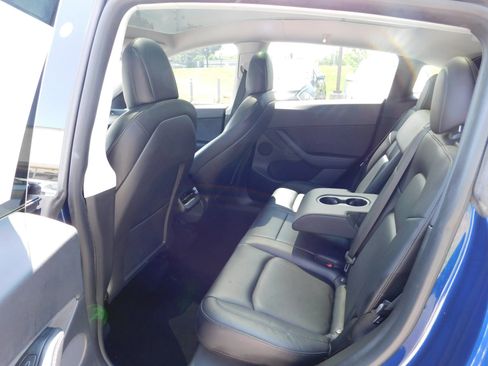 Used 2021 Tesla Model Y Long Range AWD/4WD image 11