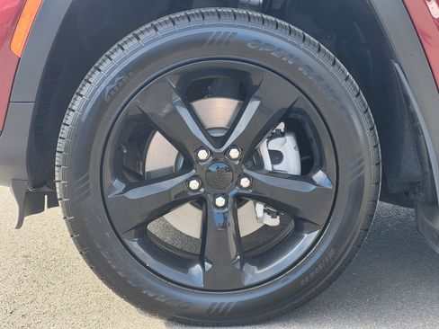 Used 2024 Jeep Grand Cherokee L Limited w/ Black Appearance Package image 10