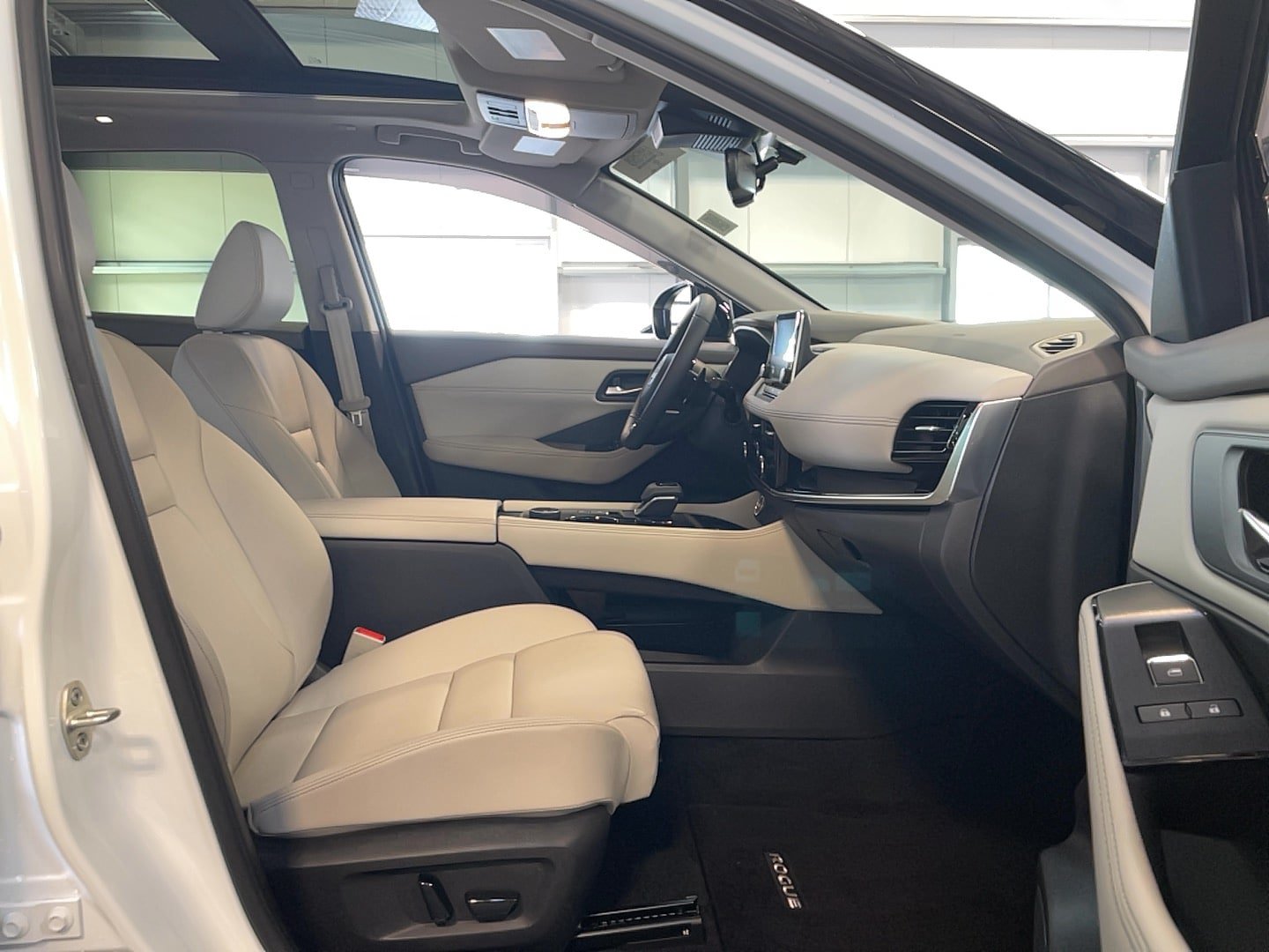 Used 2023 Nissan Rogue SL AWD/4WD image 9