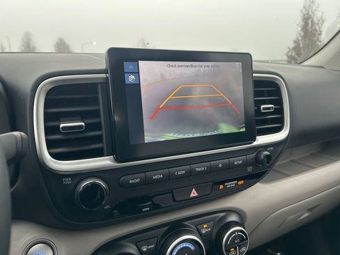 Used 2025 Hyundai Venue SEL image 19