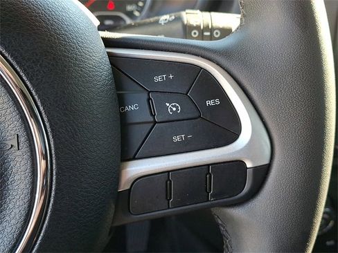 Used 2021 Jeep Renegade Latitude image 22