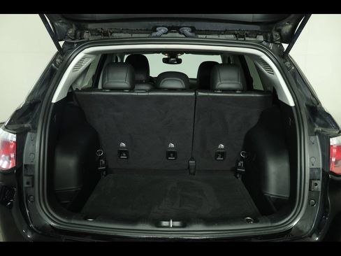 Used 2018 Jeep Compass Latitude w/ Popular Equipment Group AWD/4WD image 9