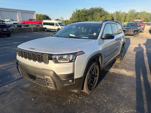 Used 2026 Jeep Cherokee Limited AWD/4WD image 2