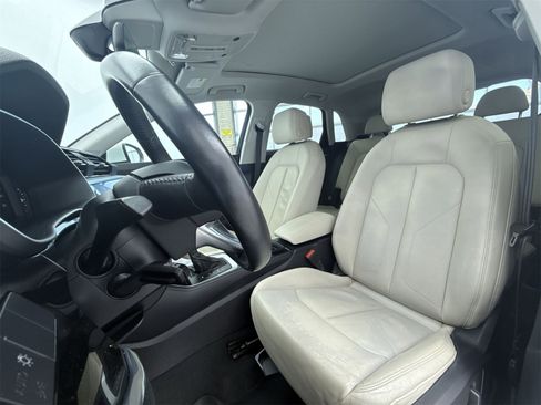 Used 2020 Audi Q3 2.0T Premium image 10
