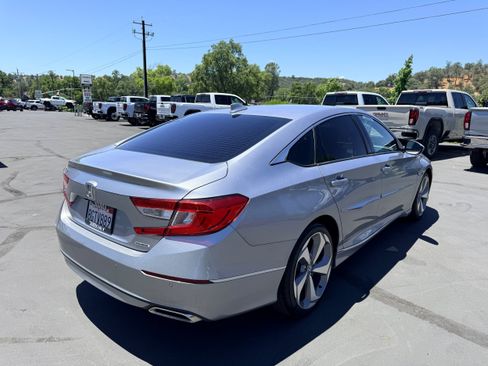 Used 2018 Honda Accord Touring image 6