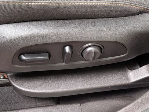 Used 2019 Chevrolet Equinox LT w/ Driver Convenience Package FWD image 16