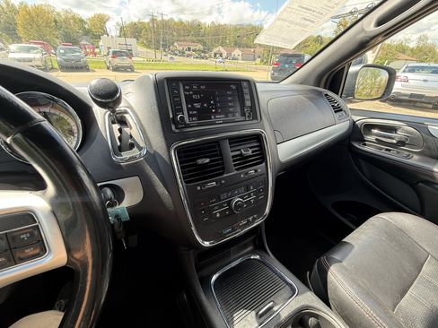 Used 2019 Dodge Grand Caravan GT FWD image 15