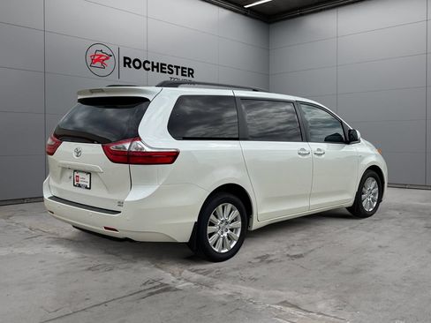 Used 2017 Toyota Sienna XLE Premium AWD/4WD image 5