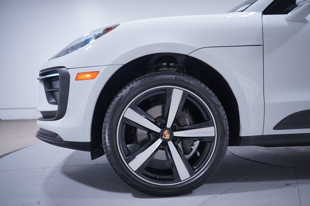 Used 2024 Porsche Macan AWD/4WD image 2