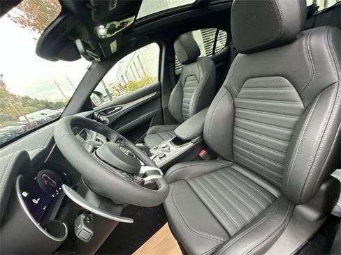 New 2025 Alfa Romeo Stelvio Sprint image 11