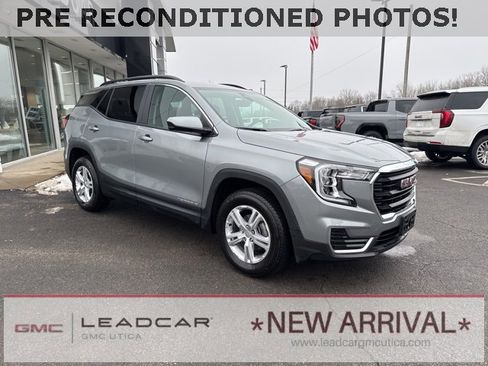 Used 2024 GMC Terrain SLE w/ Driver Convenience Package image 7