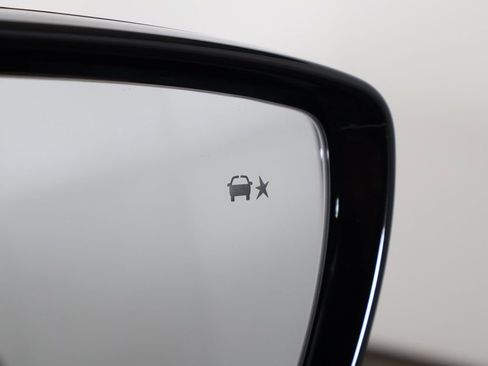 Used 2022 Buick Enclave Avenir w/ Avenir Technology Package image 47