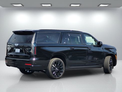 New 2026 Cadillac Escalade ESV Platinum Sport w/ LPO, ONYX Package AWD/4WD image 4