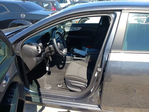 Used 2024 Kia Forte LXS image 4