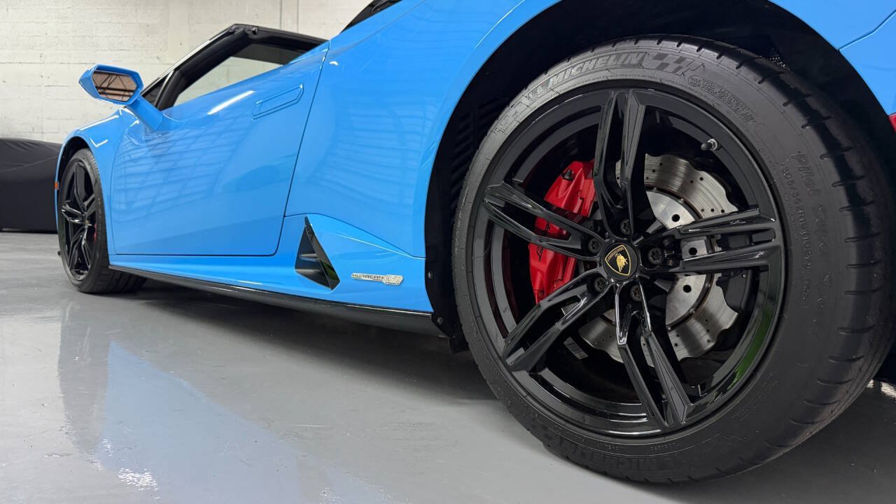 Used 2020 Lamborghini Huracan EVO RWD image 29