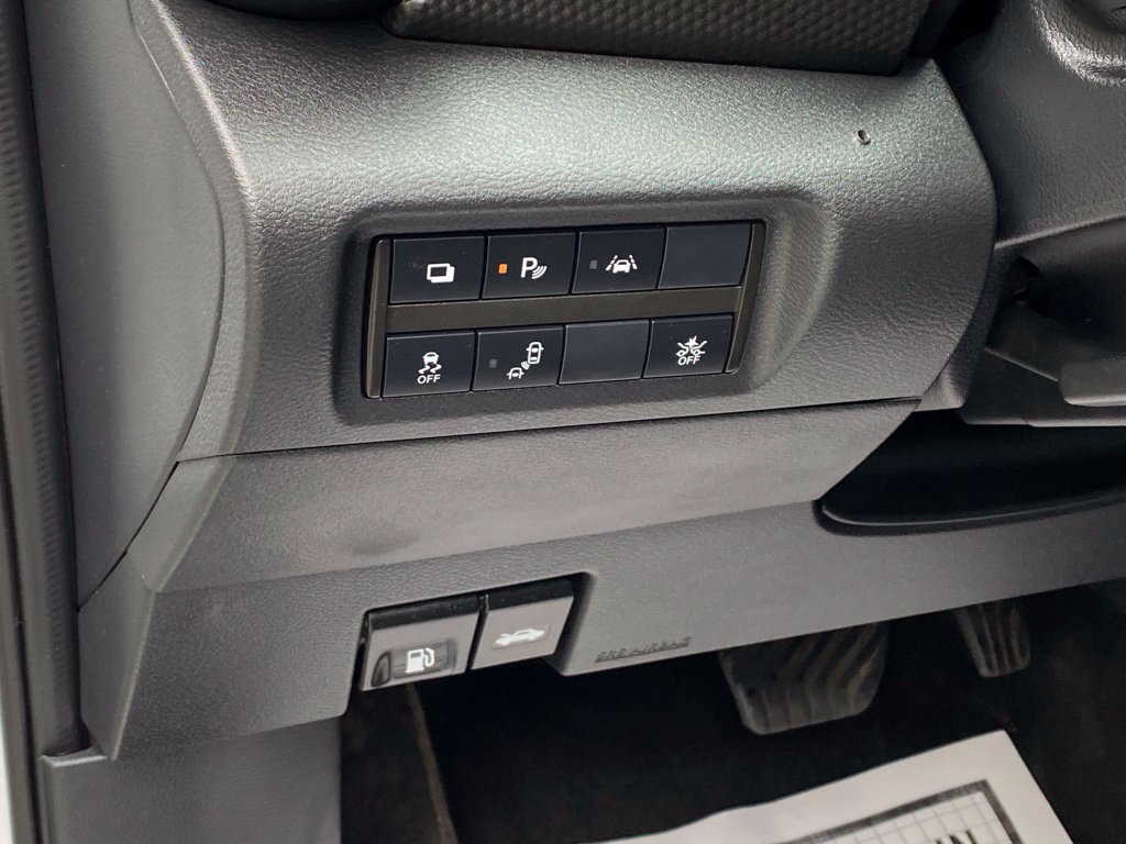 Used 2020 Nissan Kicks S FWD image 13