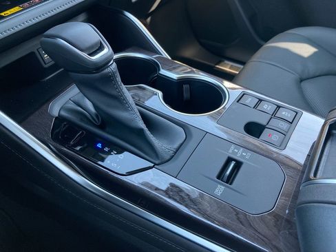 New 2026 Toyota Highlander Platinum image 26