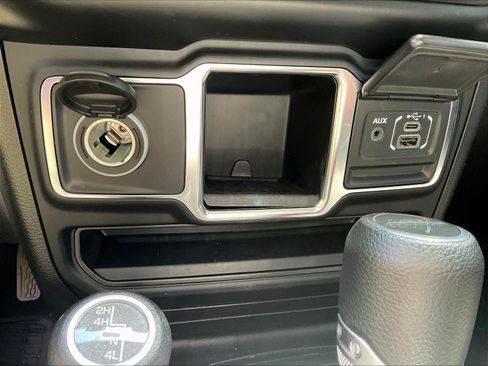 Used 2021 Jeep Gladiator Sport AWD/4WD image 17