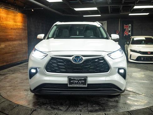 Used 2023 Toyota Highlander Bronze Edition image 4