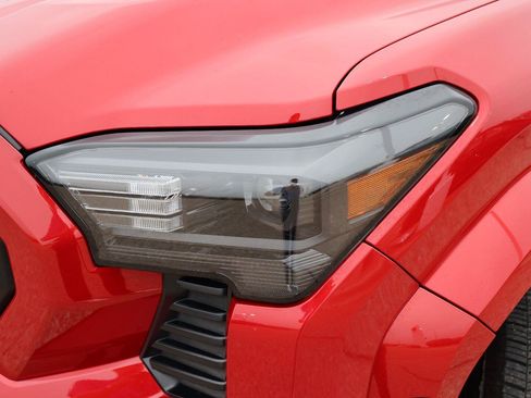 Used 2025 Toyota Tacoma SR5 AWD/4WD image 11