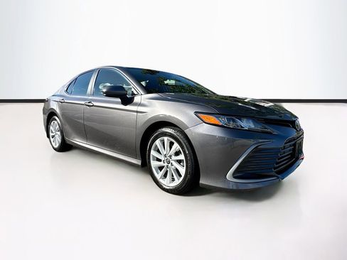 Used 2022 Toyota Camry LE image 4