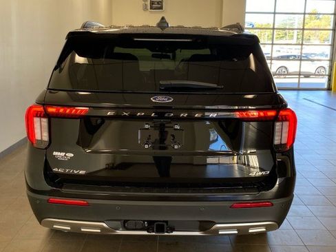New 2026 Ford Explorer Active w/ Active Comfort Package image 8