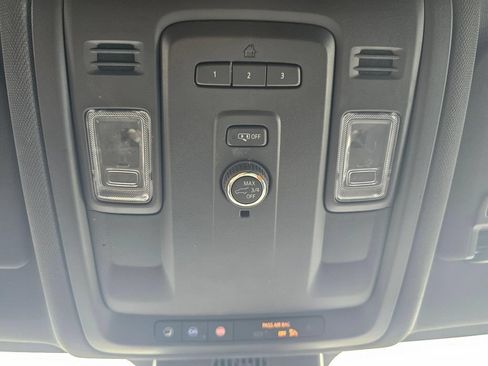 Used 2023 Chevrolet Suburban Z71 AWD/4WD image 35