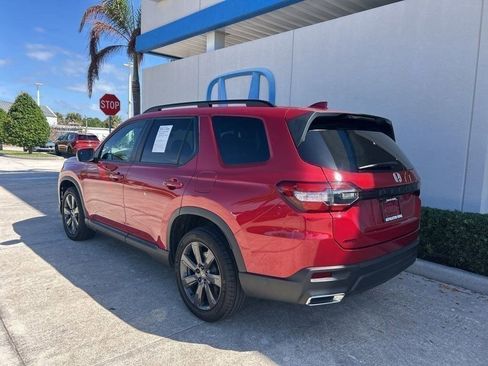 Used 2024 Honda Pilot Sport image 6