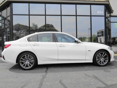 Used 2022 BMW 330e xDrive w/ Driving Assistance Package image 4