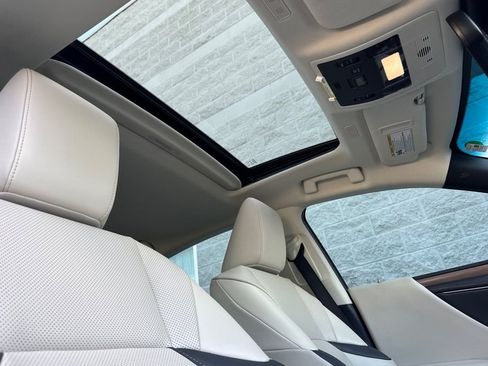 Used 2024 Lexus ES 300h w/ Premium Package image 15