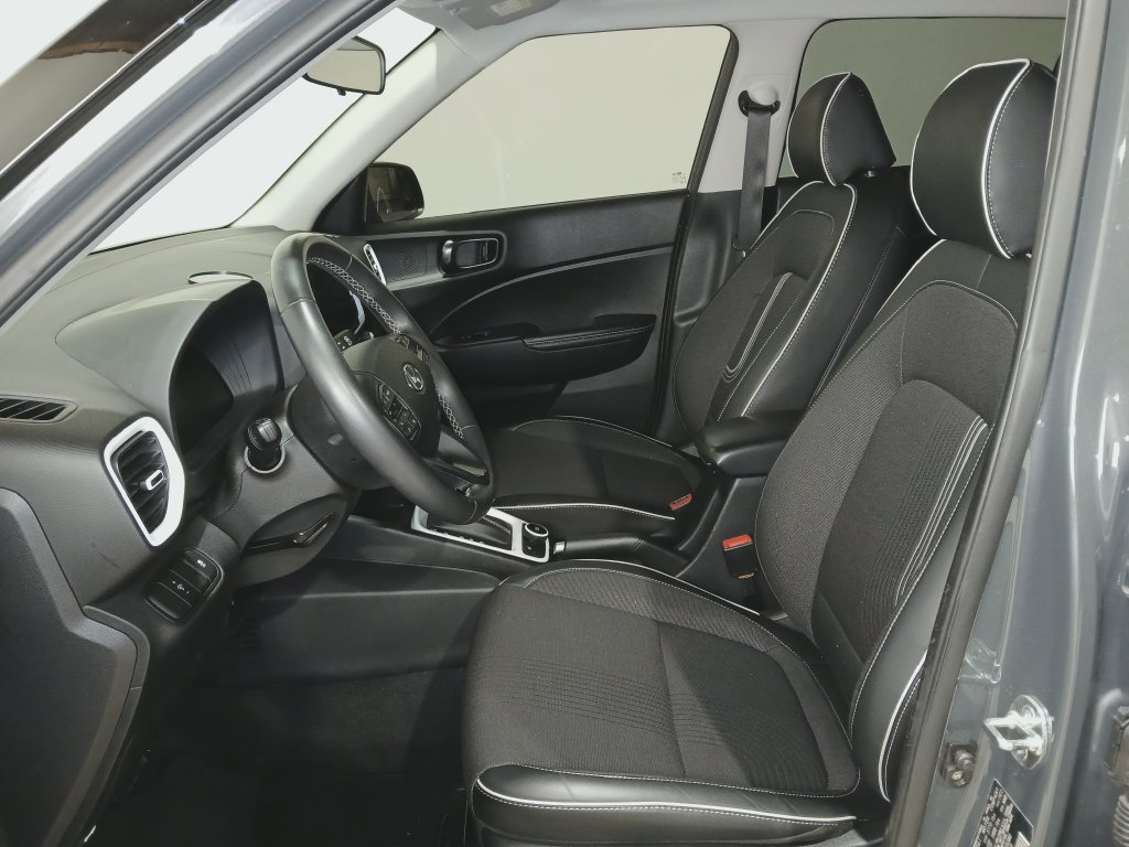 Used 2024 Hyundai Venue Limited FWD image 10
