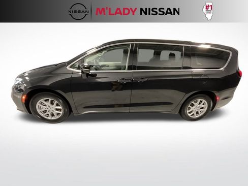 Used 2024 Chrysler Pacifica Touring-L image 5