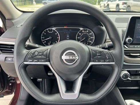 Certified 2024 Nissan Altima 2.5 SV FWD image 9