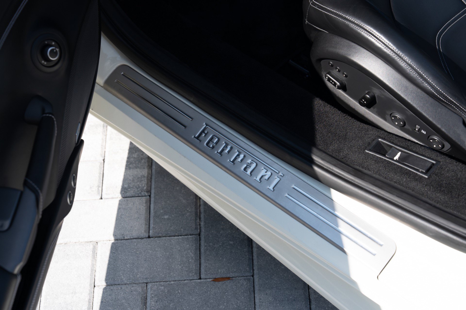 Used 2019 Ferrari 488 Spider RWD image 32