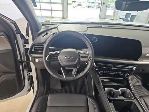 Certified 2026 Chevrolet Traverse LT w/ Midnight/Sport Edition FWD image 23