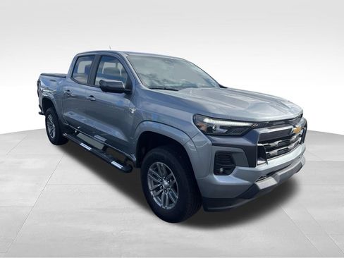 Used 2024 Chevrolet Colorado LT w/ LT Convenience Package III RWD image 17