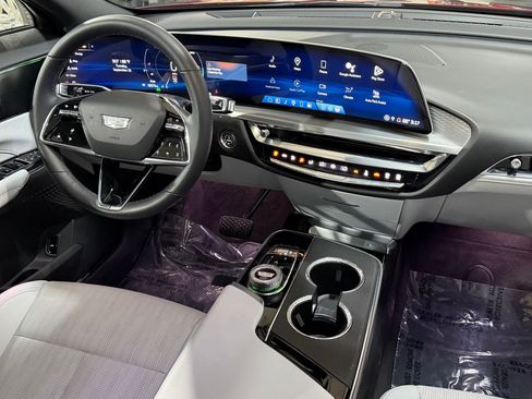 Certified 2024 Cadillac Lyriq Luxury RWD image 4