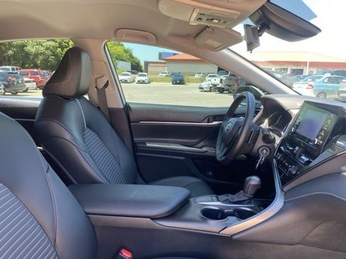 Used 2023 Toyota Camry SE image 11