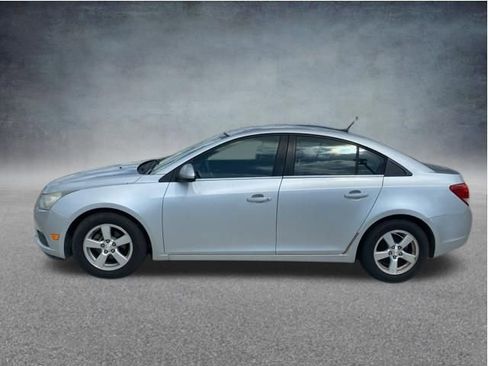 Used 2014 Chevrolet Cruze LT FWD image 2