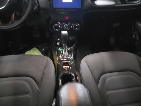 Used 2016 Jeep Renegade Latitude AWD/4WD image 14
