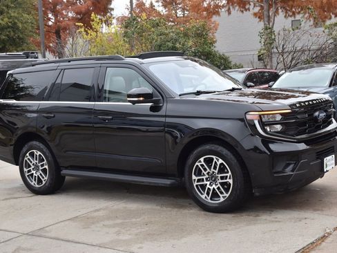 Certified 2025 Ford Expedition Active image 5