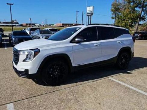 Used 2023 GMC Terrain SLE w/ Driver Convenience Package image 3