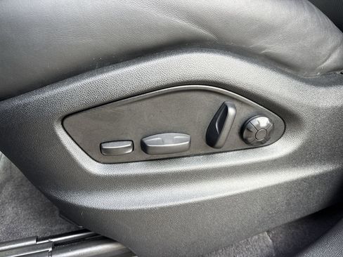 Used 2025 Porsche Cayenne E-Hybrid Coupe image 20