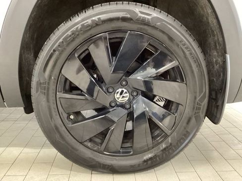 Used 2024 Volkswagen Atlas SE image 24