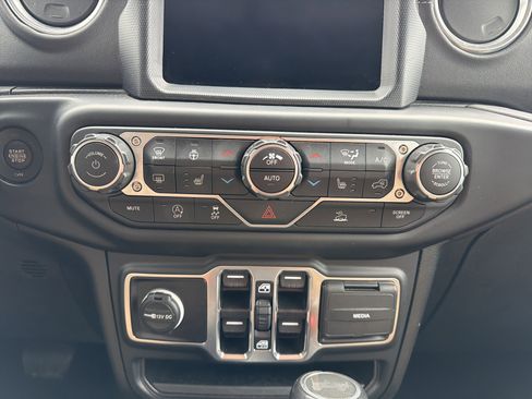 Used 2022 Jeep Wrangler Unlimited Sahara w/ Cold Weather Group image 22